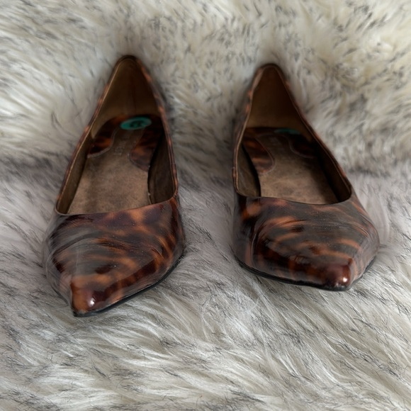 NINE WEST shiny tortoise-print heel! - Picture 5 of 11